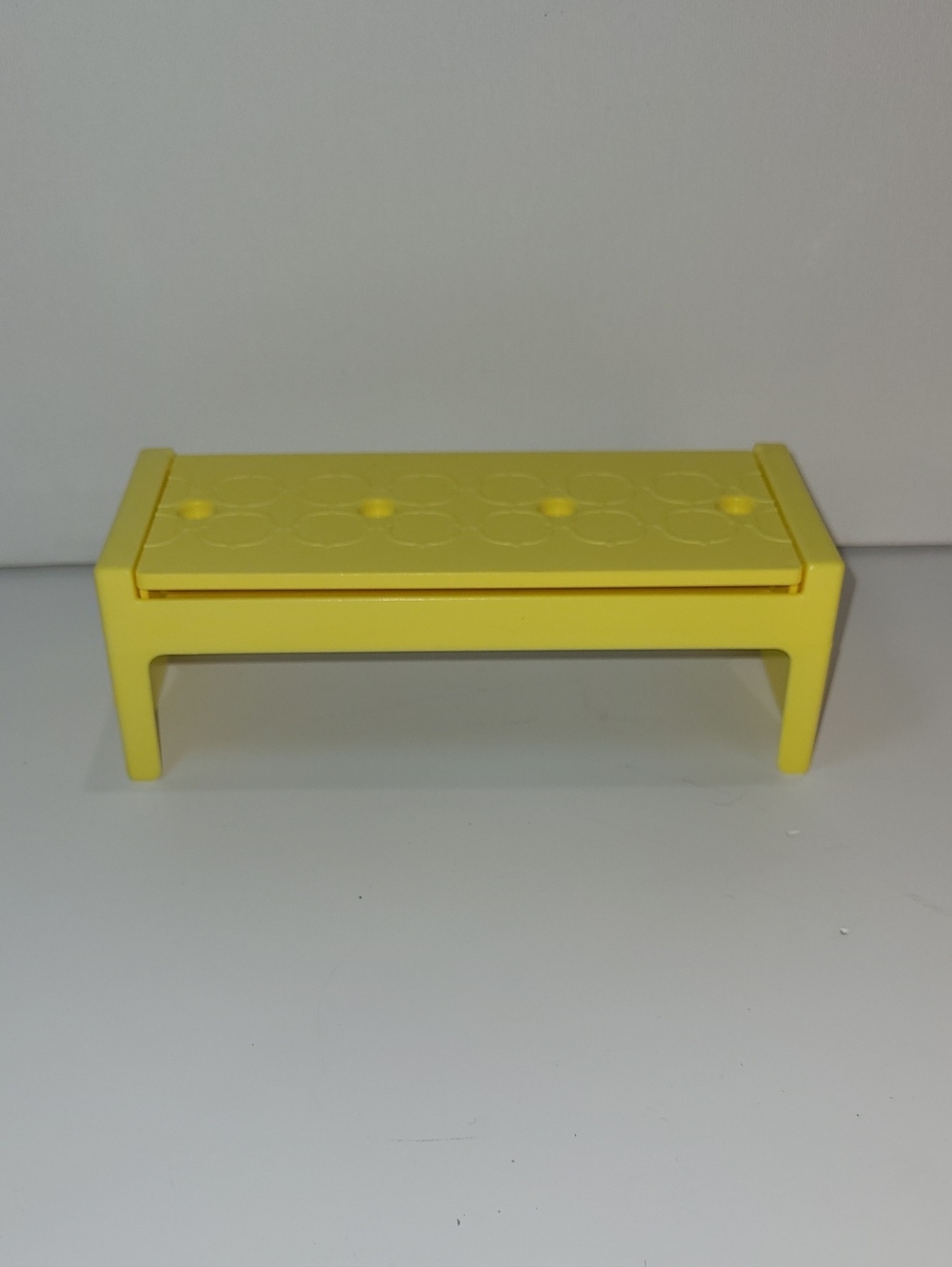 Barbie Dreamhouse 2018 Yellow Coffee Table  Bed FHY73  2 In 1